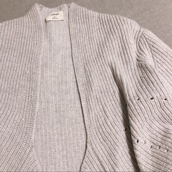 90% new Classic Wilfred Aritzia sweater - Picture 4 of 9
